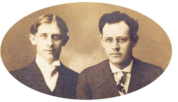 L. H. Hamilton and Chester Beach Historia de Hamilton Beach